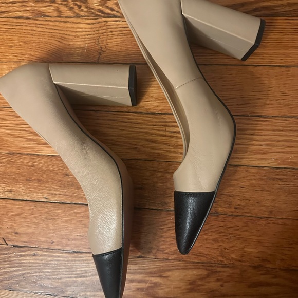 Banana Republic Beige and Black Block Heels NEW! - Picture 1 of 4